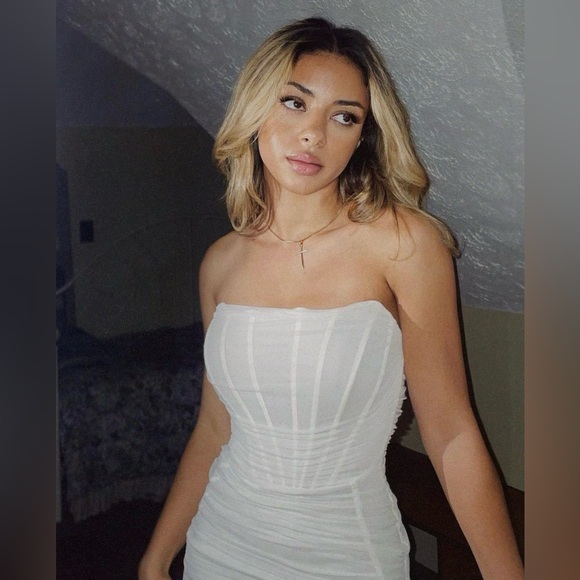 Larissa White Corset Dress - Picture 1 of 2